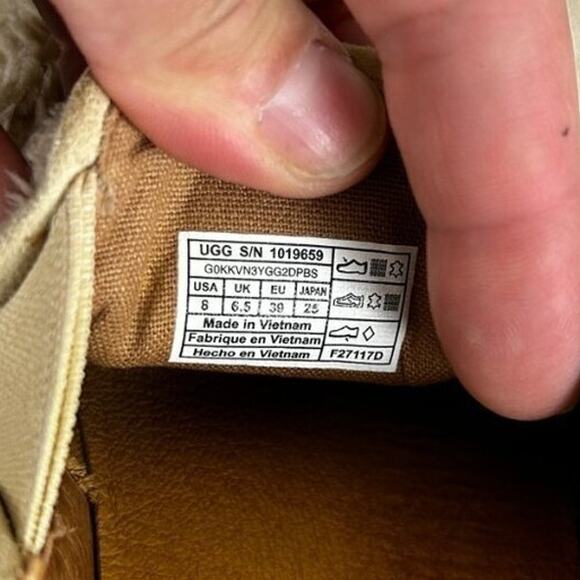 UGG Women’s 8 Ricci beige Faux Fur and suede Slip-On Leather Casual Sneakers - Picture 8 of 9